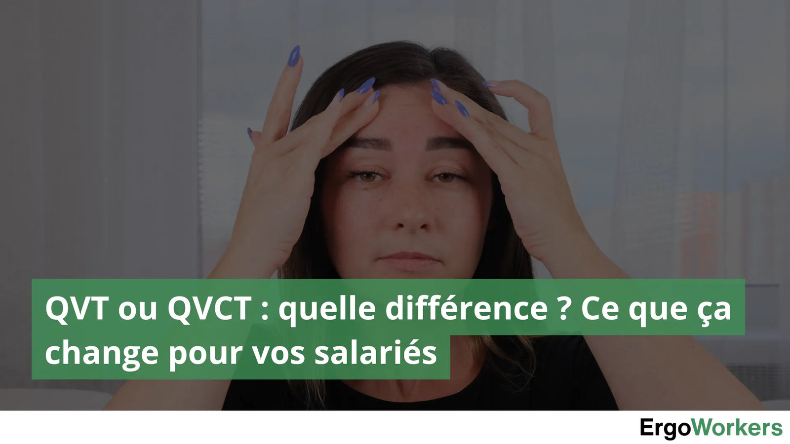 Femme en train de se masser le front