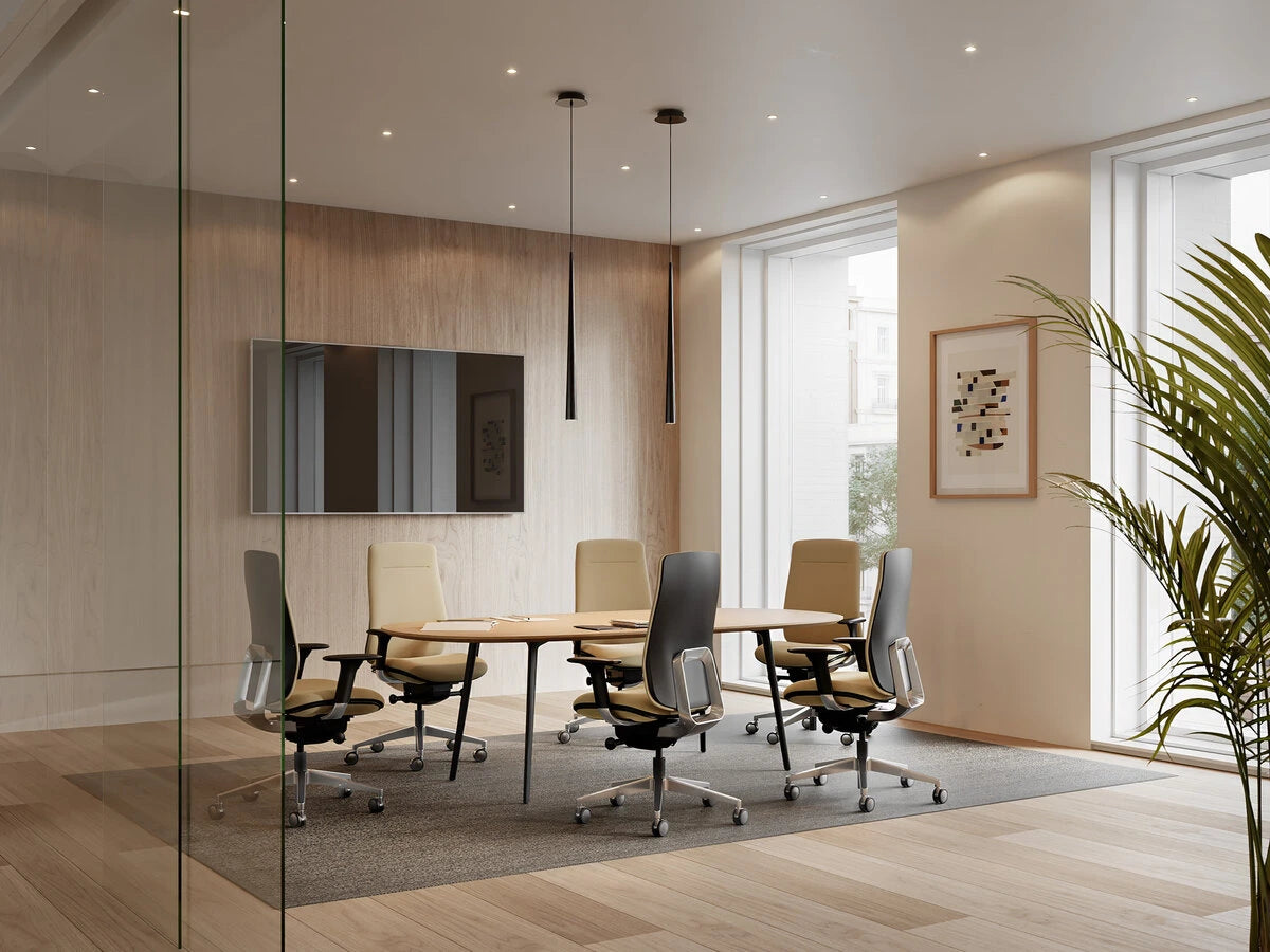 salle avec pleins de sièges ergonomiques